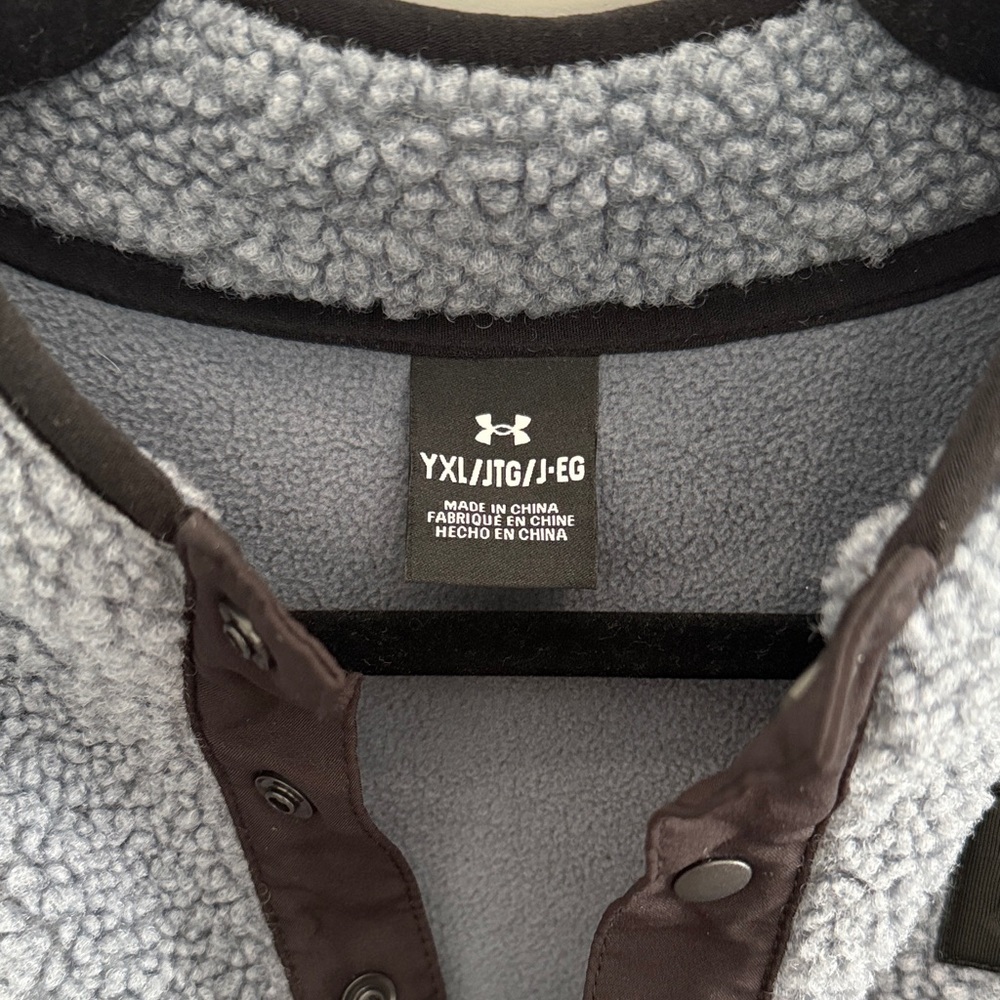 Under Armour Black and Gray Fleece Jacket - Picture 2 of 4